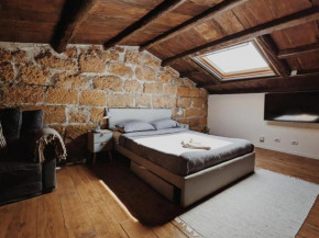 Sandstone Loft close to center